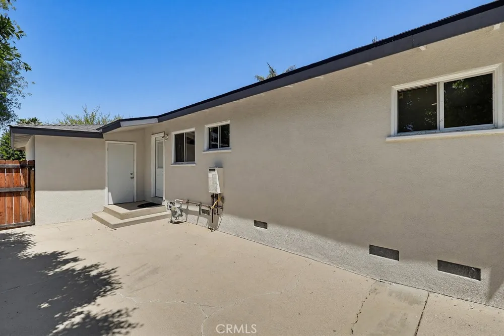 7058 Fullbright Winnetka, CA 91306