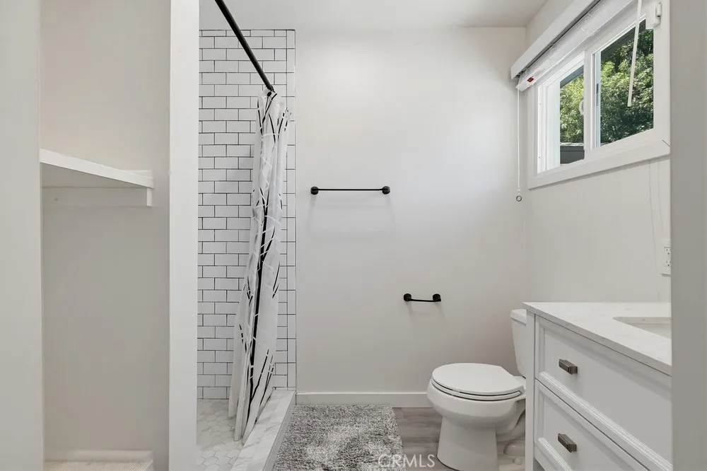 7058 Fullbright Winnetka, CA 91306