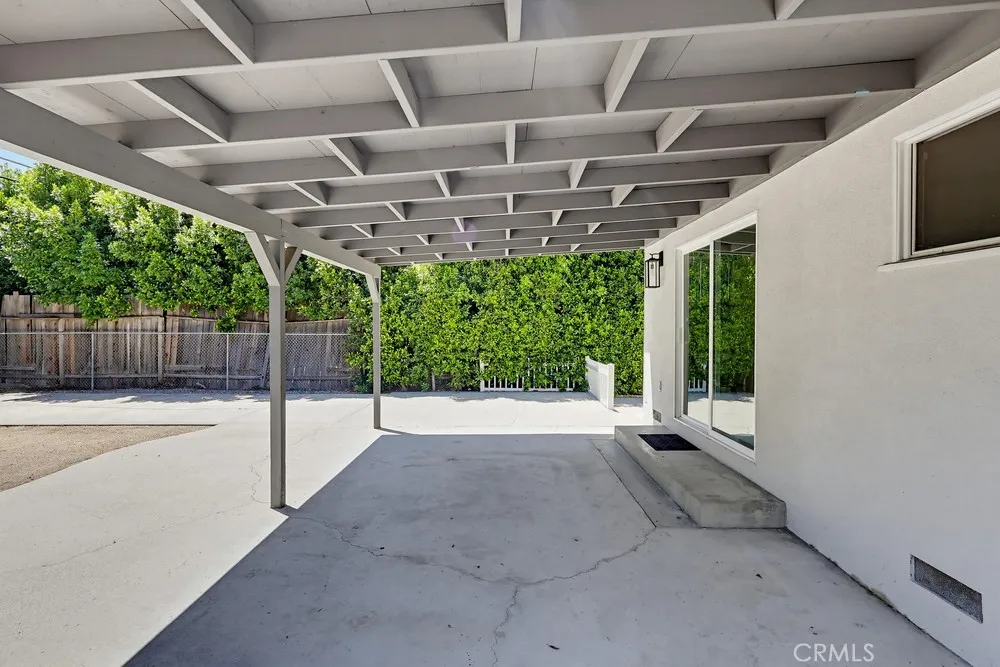 7058 Fullbright Winnetka, CA 91306