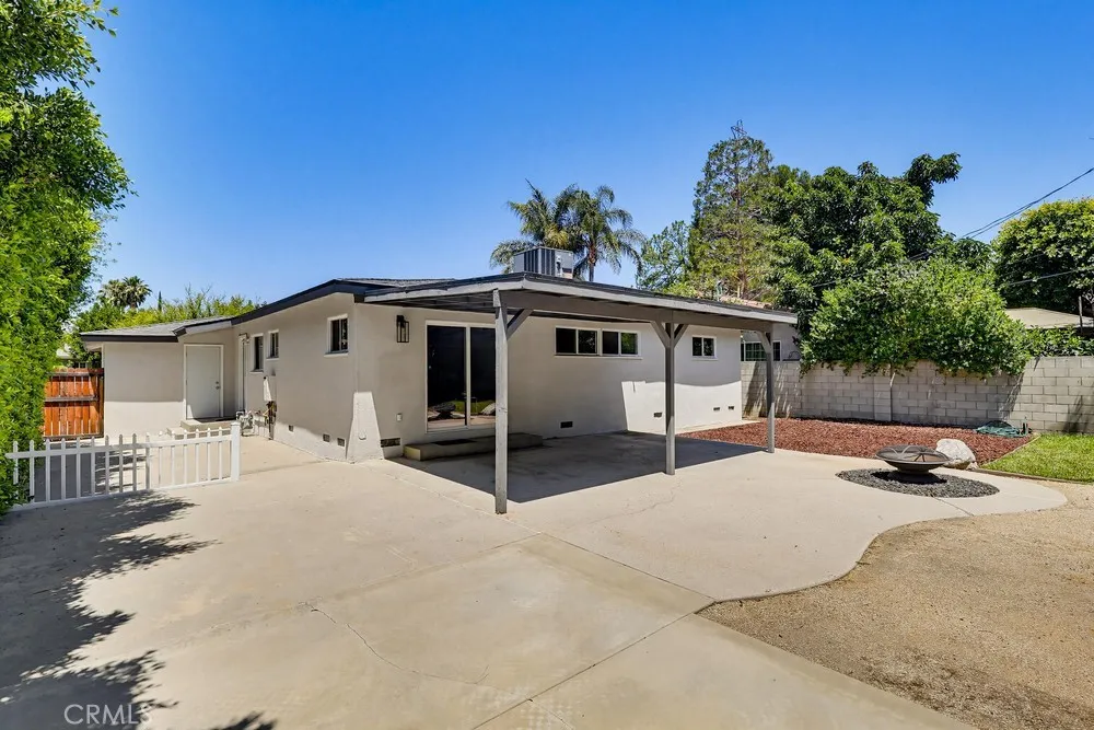 7058 Fullbright Winnetka, CA 91306