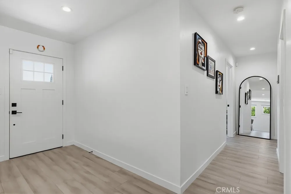 7058 Fullbright Winnetka, CA 91306