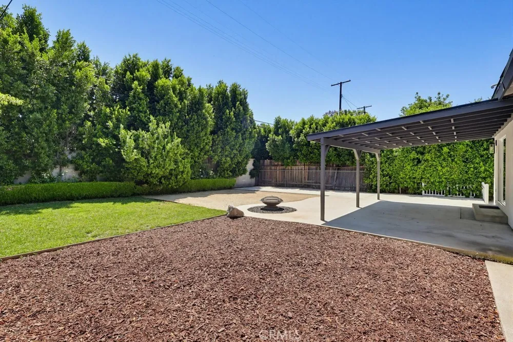 7058 Fullbright Winnetka, CA 91306
