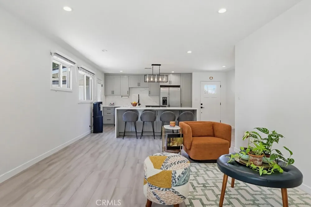 7058 Fullbright Winnetka, CA 91306