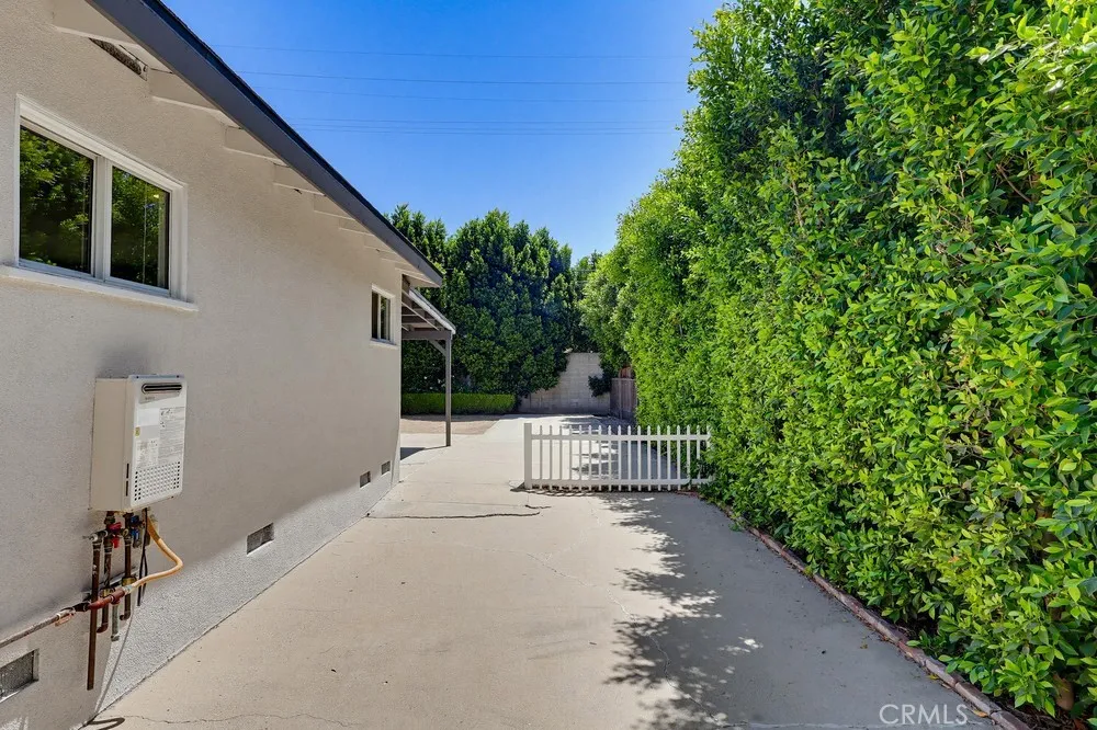 7058 Fullbright Winnetka, CA 91306