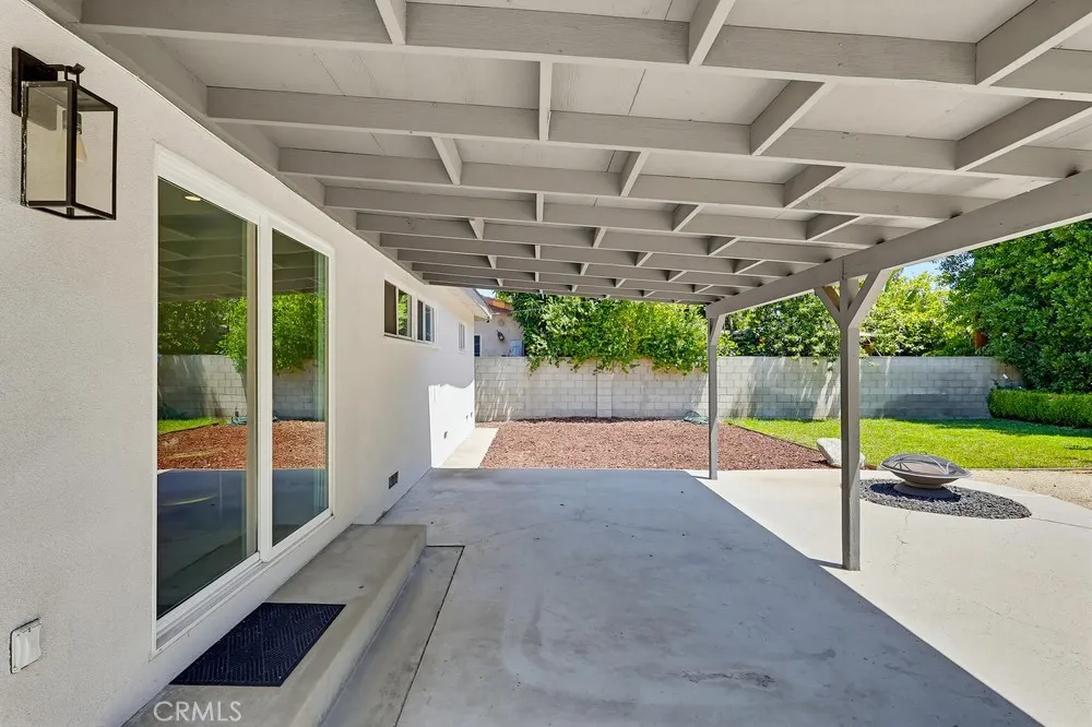 7058 Fullbright Winnetka, CA 91306