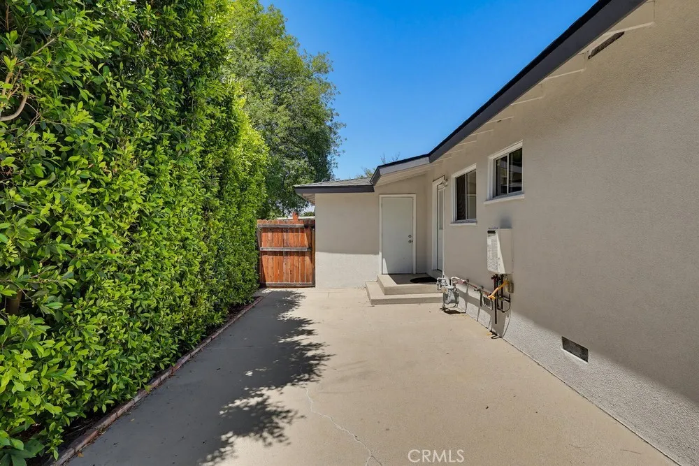 7058 Fullbright Winnetka, CA 91306