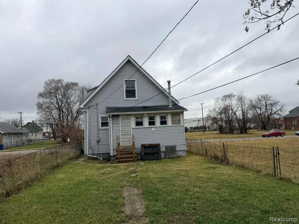 11756 Dyar Street Hamtramck City, MI 48212
