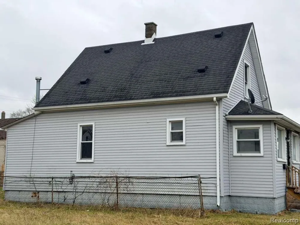 11756 Dyar Street Hamtramck City, MI 48212