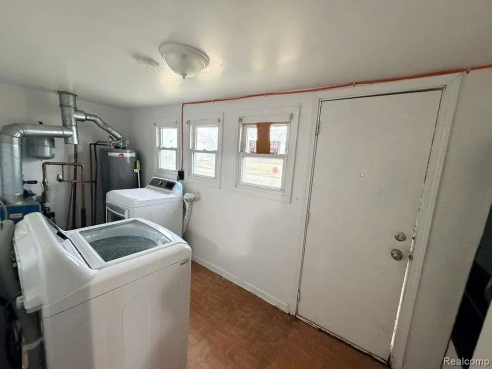 11756 Dyar Street Hamtramck City, MI 48212