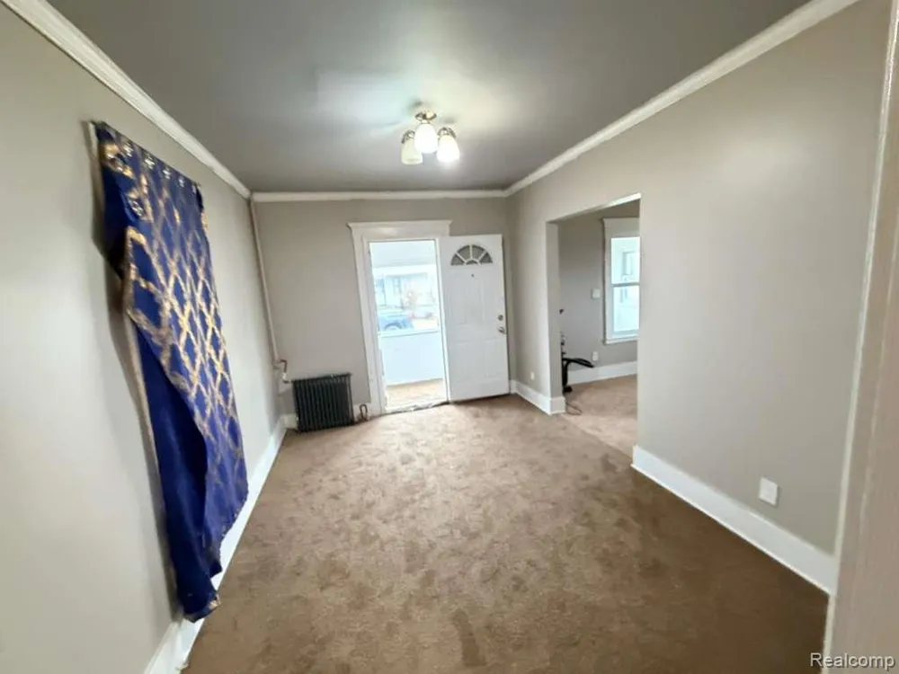 11756 Dyar Street Hamtramck City, MI 48212