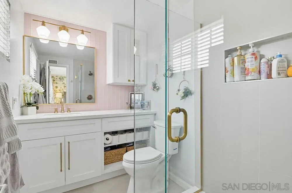 6880 Wallsey Drive San Diego, CA 92119