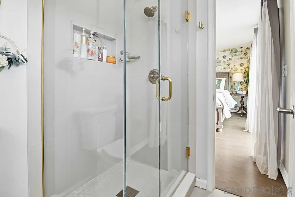 6880 Wallsey Drive San Diego, CA 92119