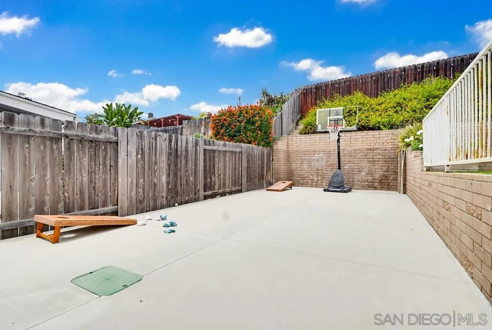 6880 Wallsey Drive San Diego, CA 92119