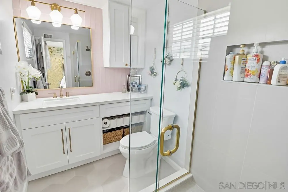 6880 Wallsey Drive San Diego, CA 92119