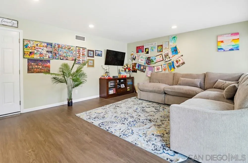 6880 Wallsey Drive San Diego, CA 92119