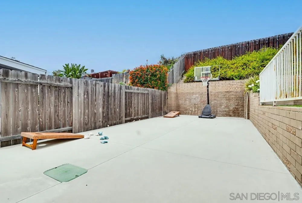 6880 Wallsey Drive San Diego, CA 92119