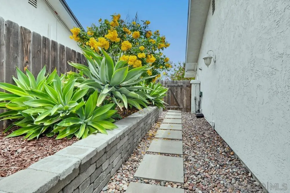 6880 Wallsey Drive San Diego, CA 92119