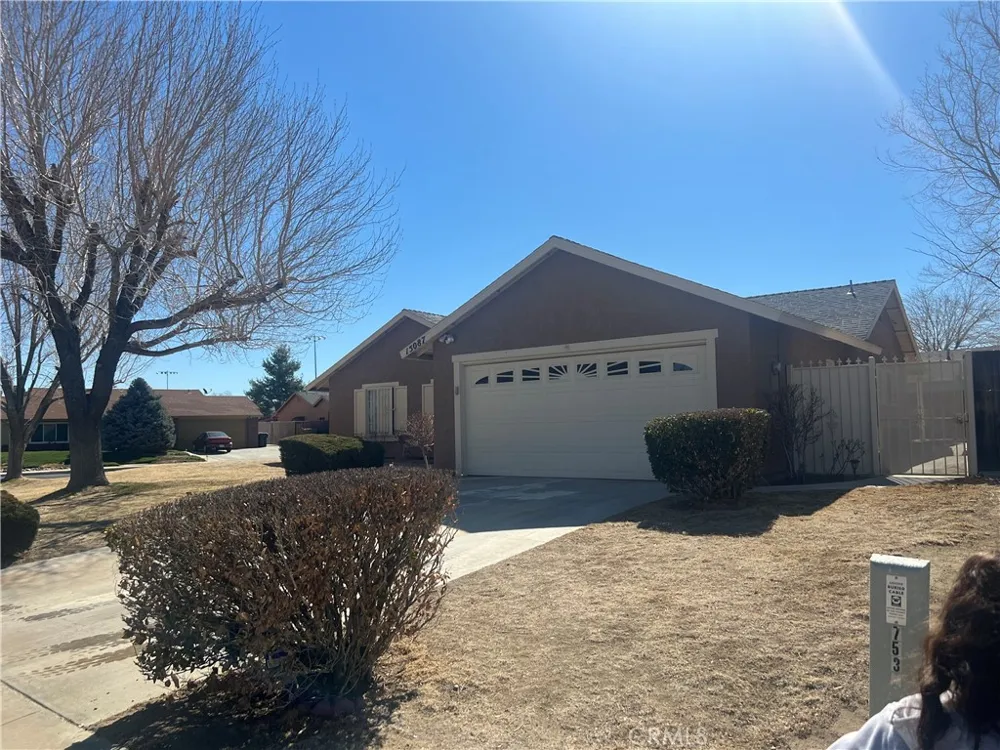 15087 Whitekirk Victorville, CA 92394