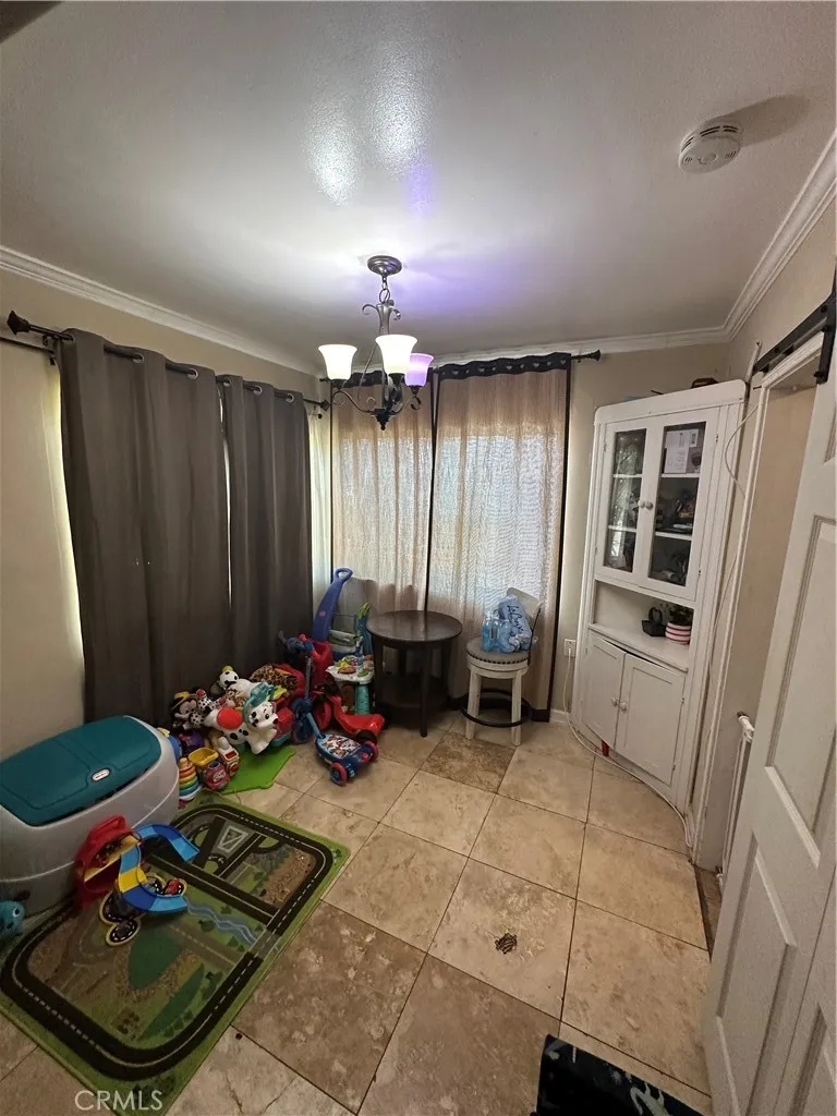 6674 Easton East Los Angeles, CA 90022