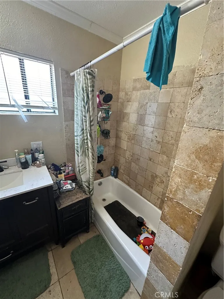 6674 Easton East Los Angeles, CA 90022