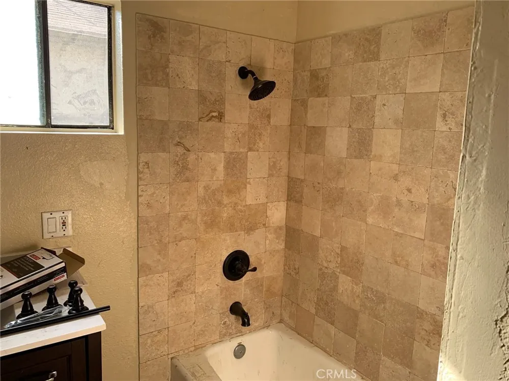 6674 Easton East Los Angeles, CA 90022