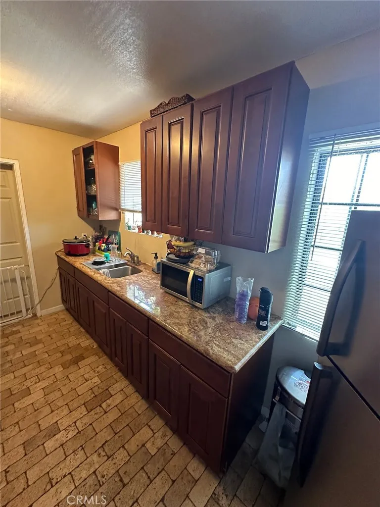 6674 Easton East Los Angeles, CA 90022
