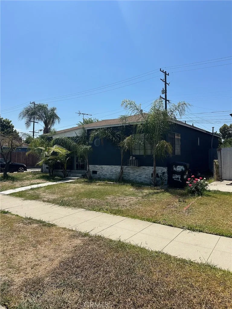 6674 Easton East Los Angeles, CA 90022