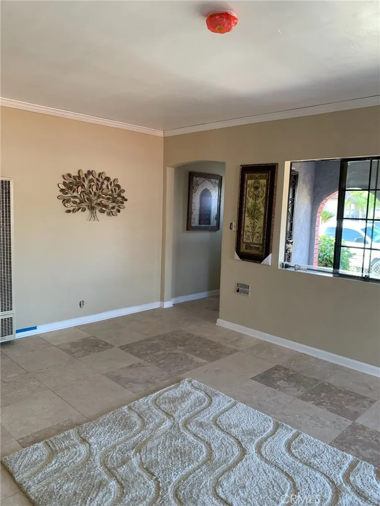 6674 Easton East Los Angeles, CA 90022
