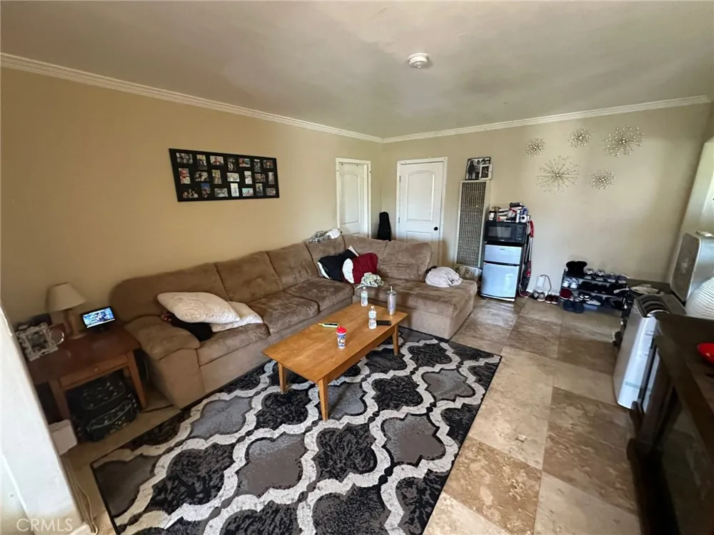 6674 Easton East Los Angeles, CA 90022