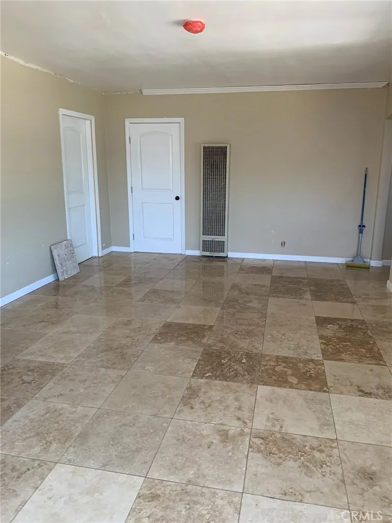 6674 Easton East Los Angeles, CA 90022