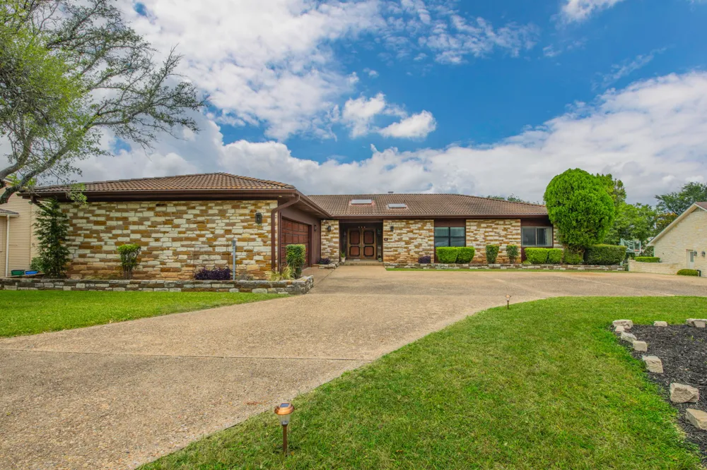 113 Indian Bend Drive Lakeway, TX 78734