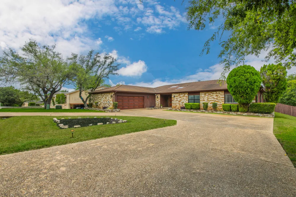 113 Indian Bend Drive Lakeway, TX 78734