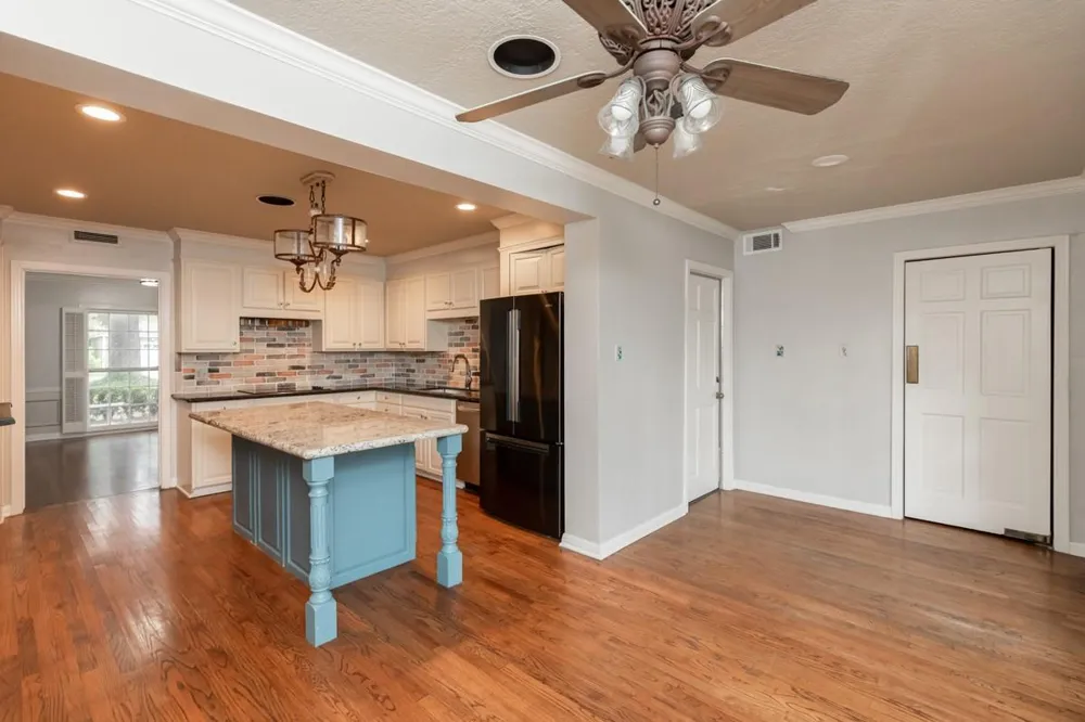 2465 Gladys Street Beaumont, TX 77702