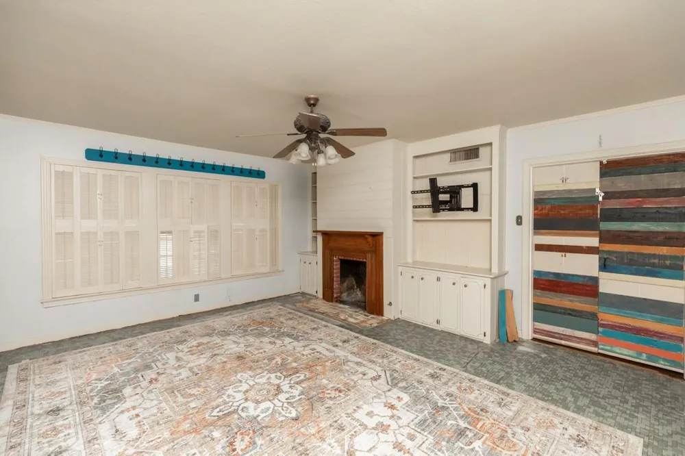 2465 Gladys Street Beaumont, TX 77702