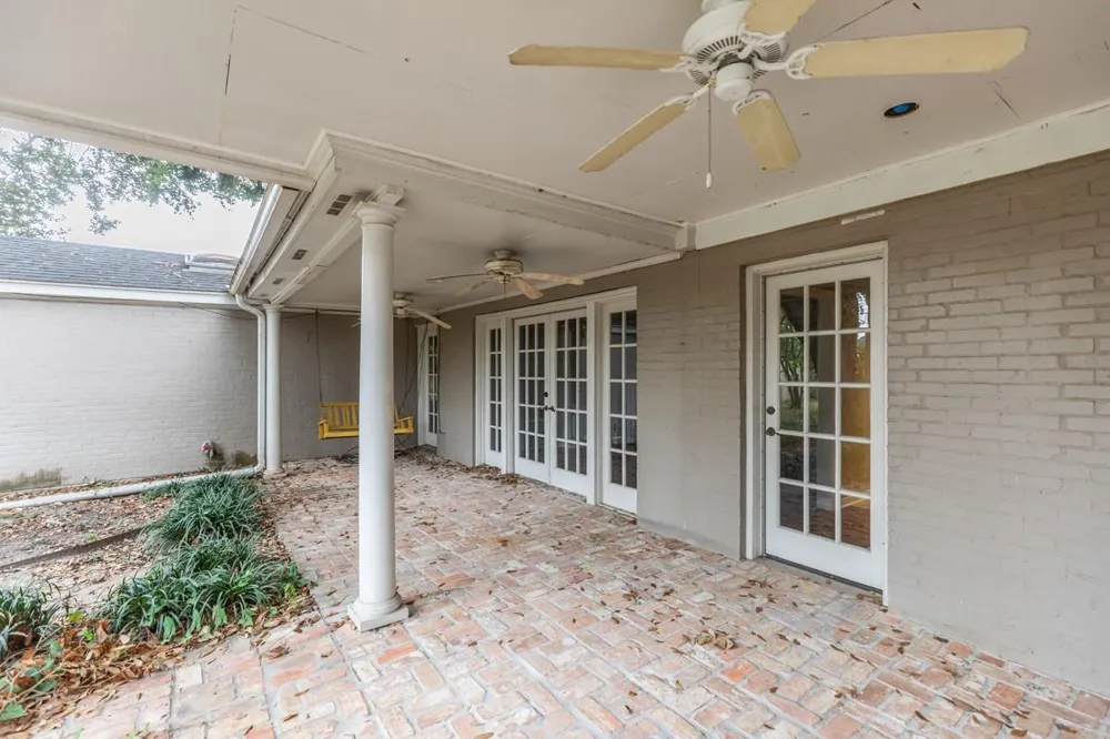 2465 Gladys Street Beaumont, TX 77702