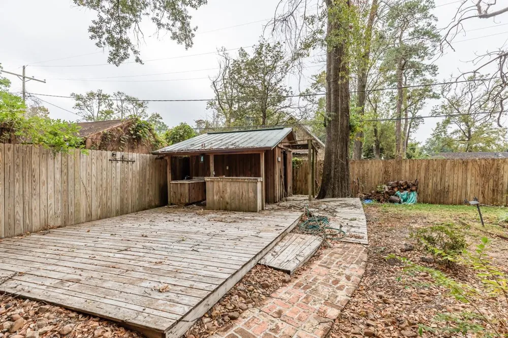 2465 Gladys Street Beaumont, TX 77702