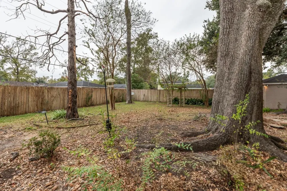 2465 Gladys Street Beaumont, TX 77702