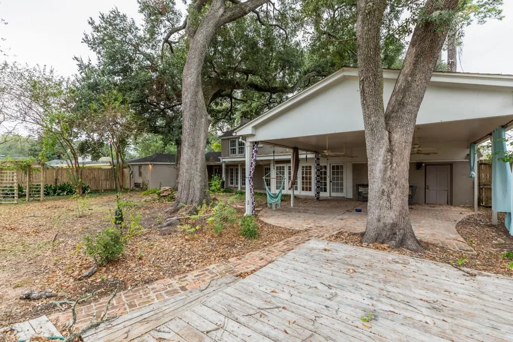 2465 Gladys Street Beaumont, TX 77702