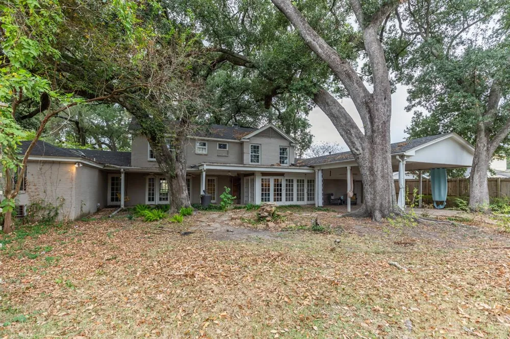 2465 Gladys Street Beaumont, TX 77702