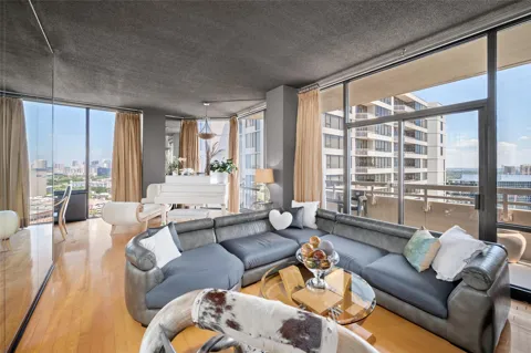 15 Greenway Plaza #26J