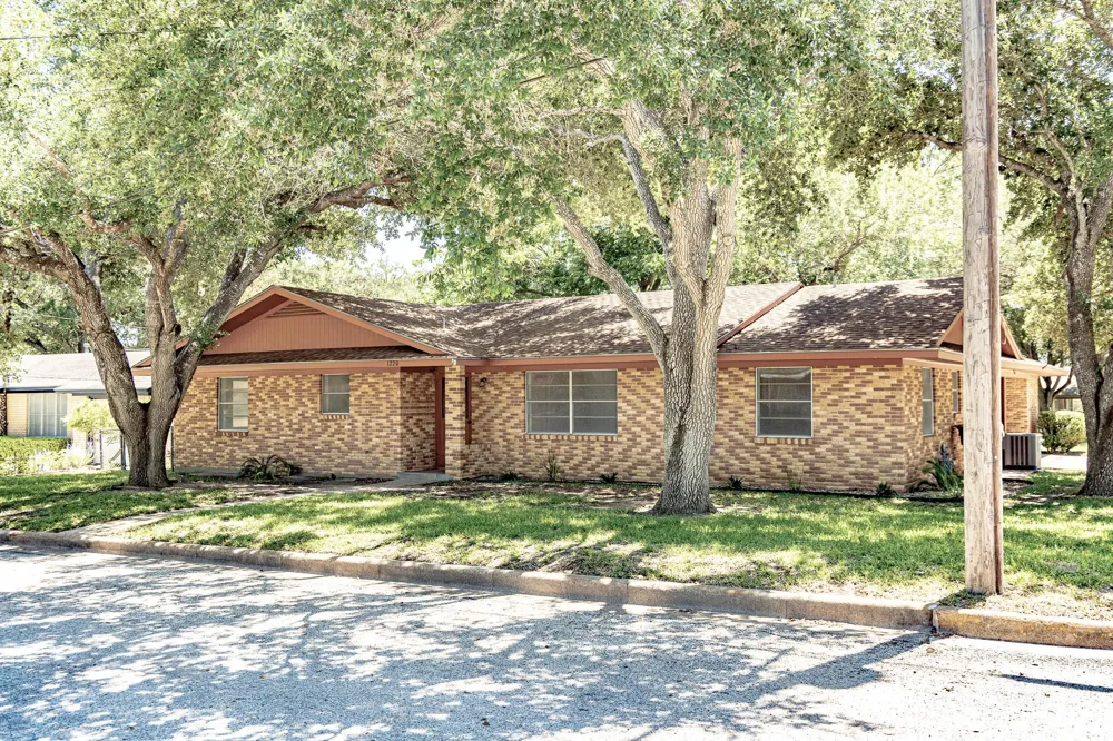 1220 Avenue I Shiner, TX 77984