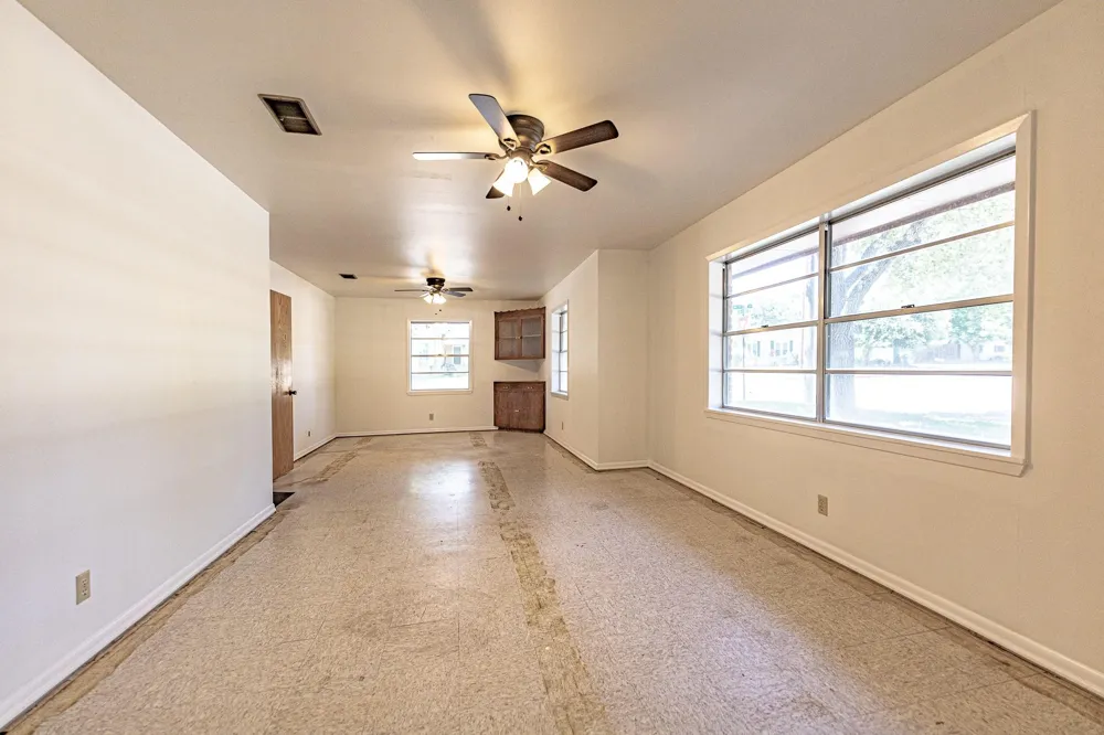 1220 Avenue I Shiner, TX 77984