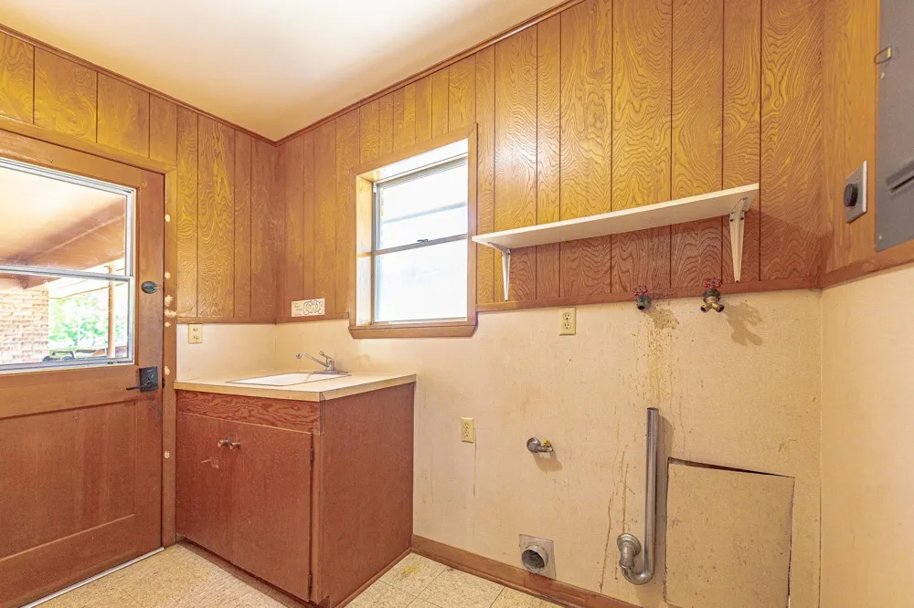 1220 Avenue I Shiner, TX 77984