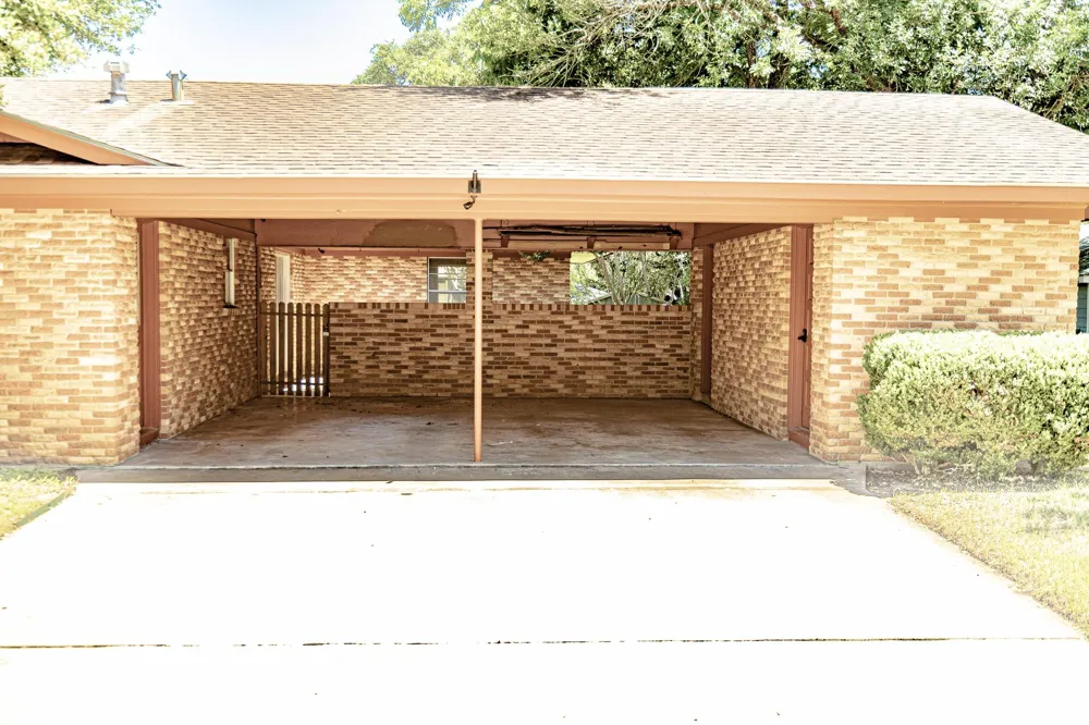 1220 Avenue I Shiner, TX 77984