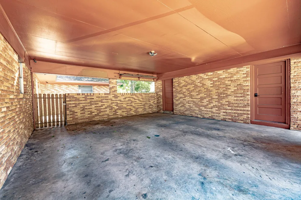 1220 Avenue I Shiner, TX 77984