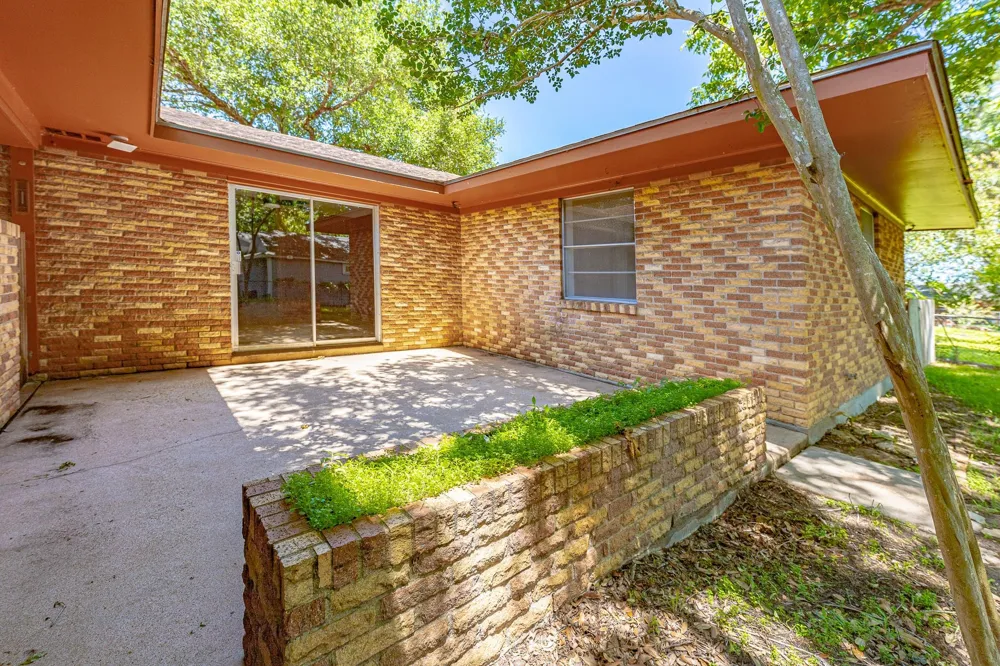 1220 Avenue I Shiner, TX 77984