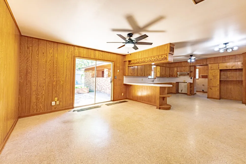 1220 Avenue I Shiner, TX 77984