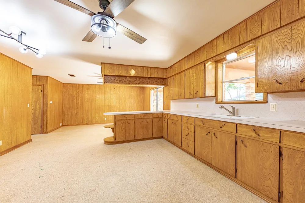 1220 Avenue I Shiner, TX 77984