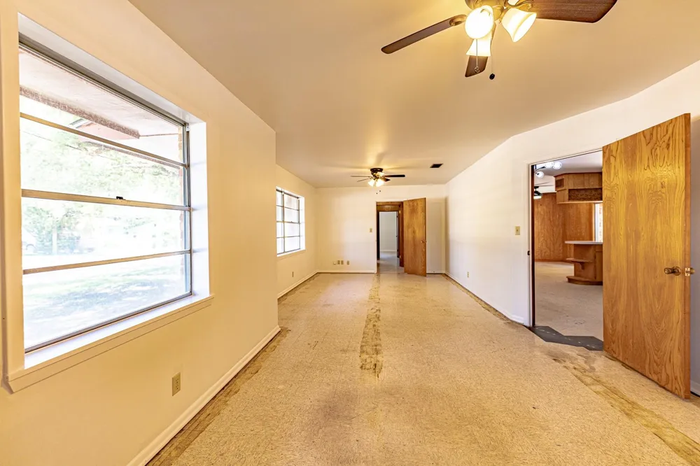 1220 Avenue I Shiner, TX 77984