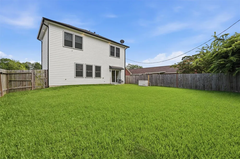 11037 Bois D Arc Street La Porte, TX 77571